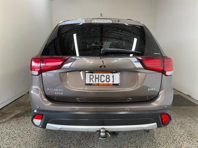 2016 Mitsubishi Outlander - Thumbnail