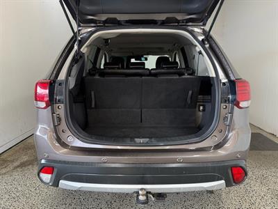 2016 Mitsubishi Outlander - Thumbnail
