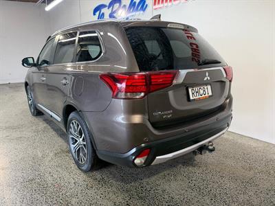 2016 Mitsubishi Outlander - Thumbnail