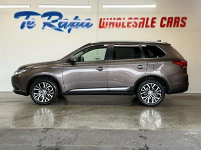 2016 Mitsubishi Outlander - Thumbnail