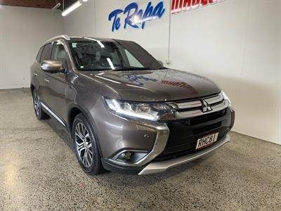2016 Mitsubishi Outlander - Thumbnail