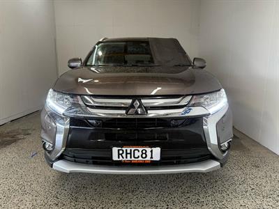 2016 Mitsubishi Outlander - Thumbnail