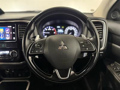 2016 Mitsubishi Outlander - Thumbnail
