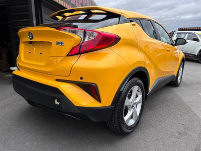 2018 Toyota C-HR - Thumbnail