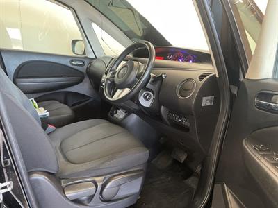 2011 Mazda BIANTE - Thumbnail