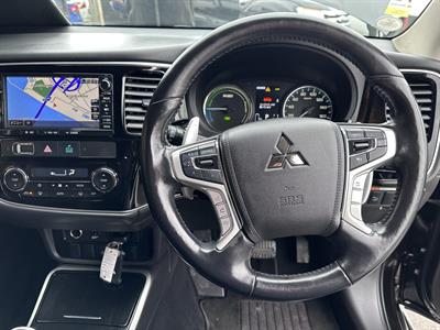 2015 Mitsubishi Outlander PHEV - Thumbnail