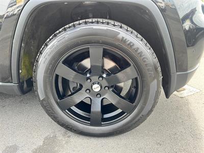 2012 Jeep GRAND CHEROKEE - Thumbnail