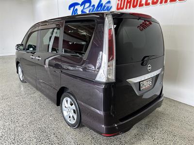 2011 Nissan Serena - Thumbnail