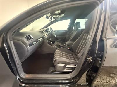 2012 Volkswagen Golf - Thumbnail