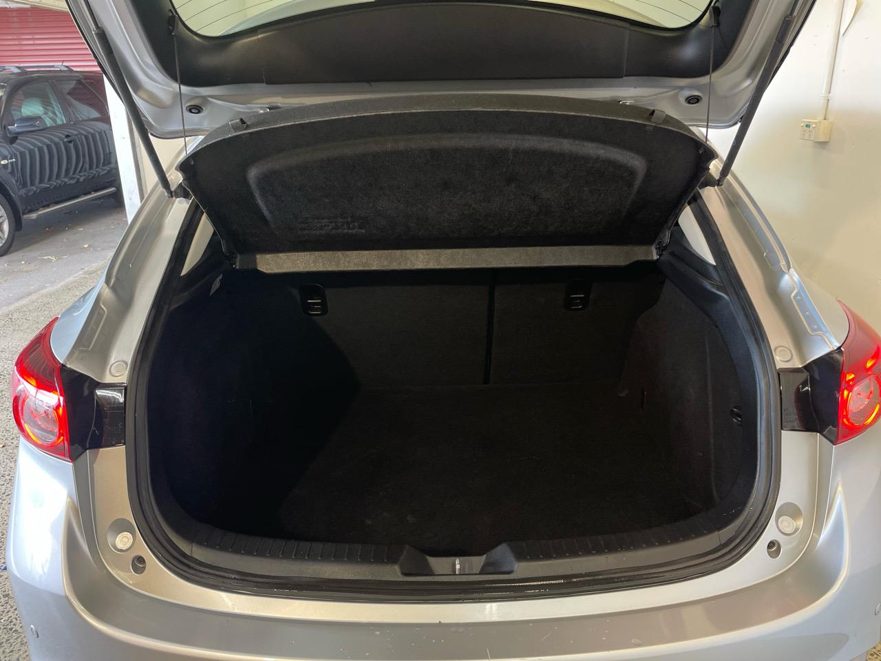 2016 Mazda Axela