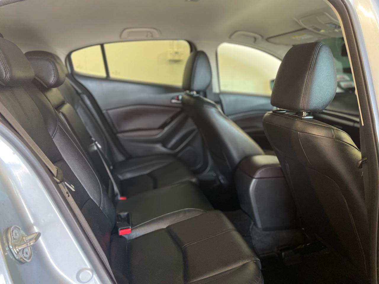 2016 Mazda Axela