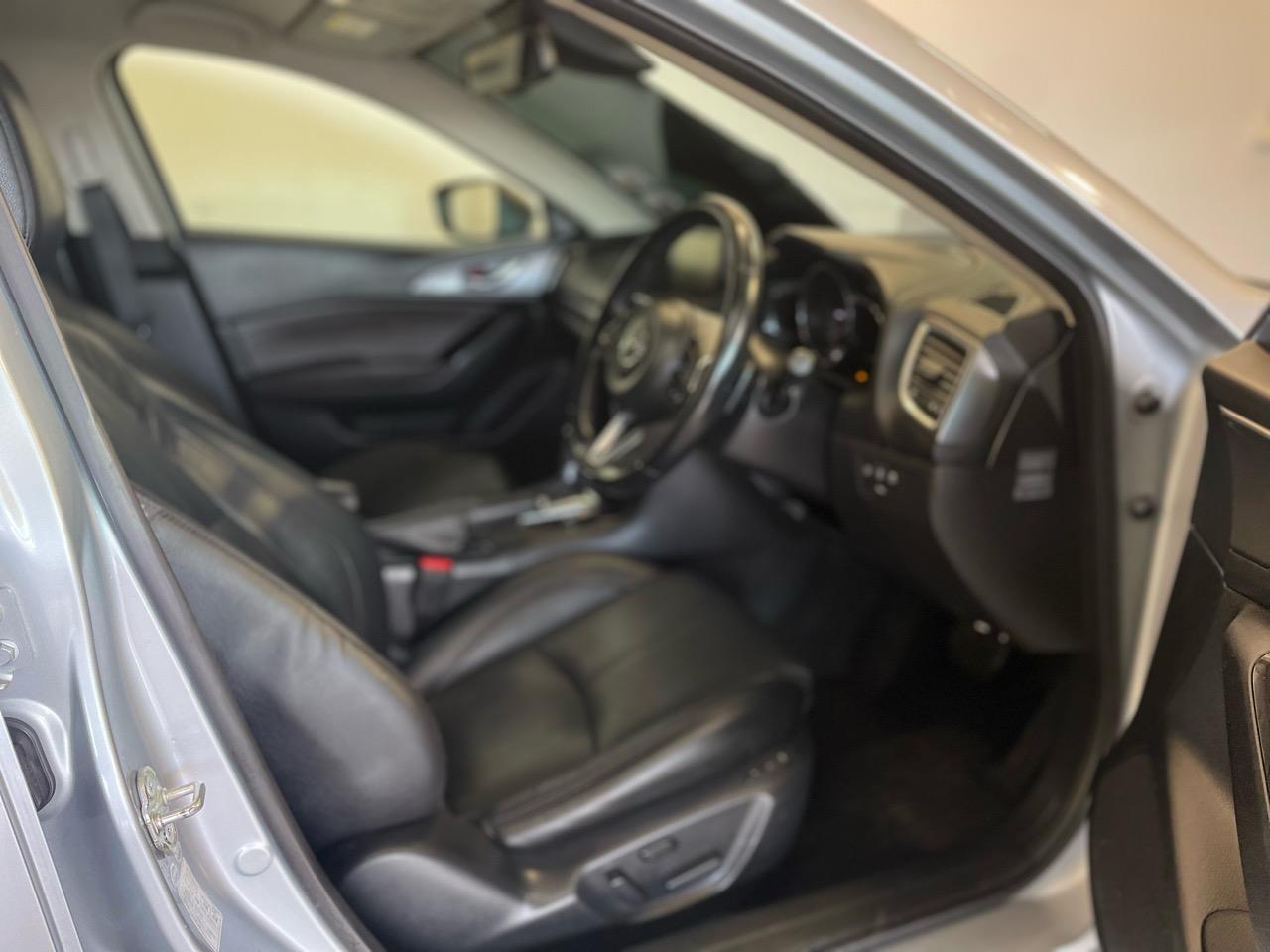 2016 Mazda Axela