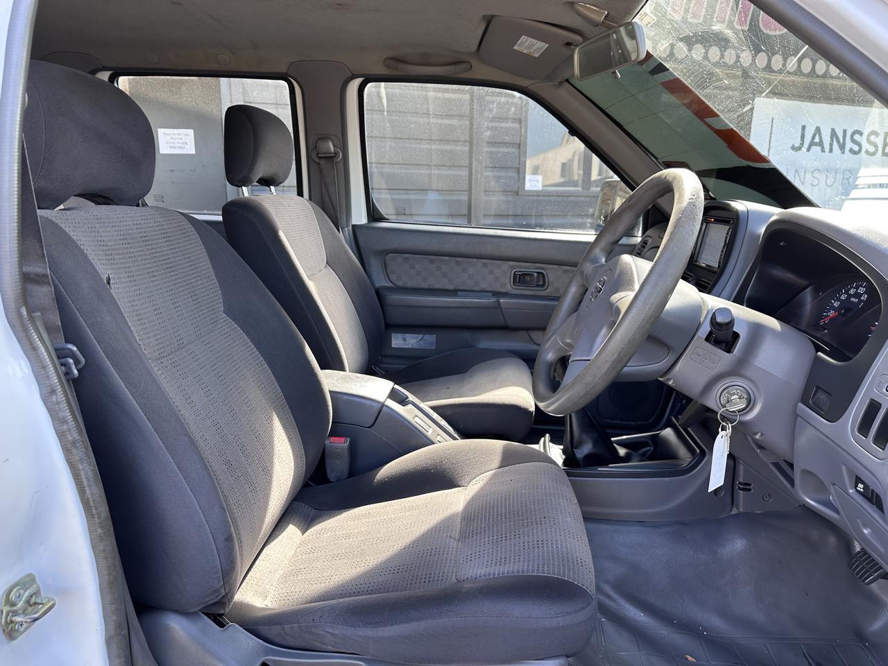 2013 Nissan NAVARA