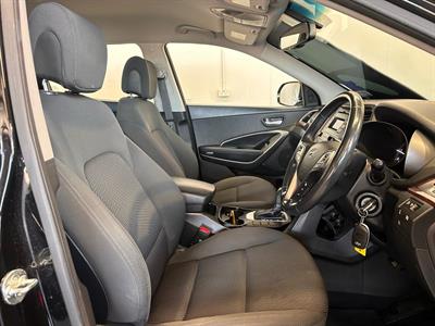 2017 Hyundai Santa Fe - Thumbnail