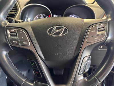 2017 Hyundai Santa Fe - Thumbnail