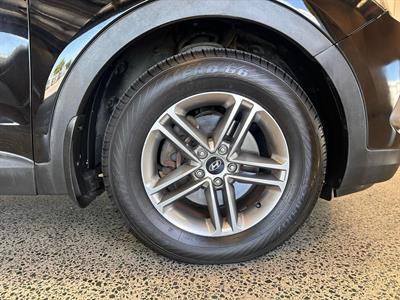 2017 Hyundai Santa Fe - Thumbnail