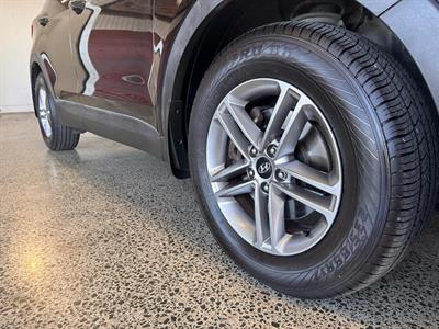 2017 Hyundai Santa Fe - Thumbnail