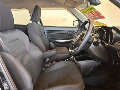 2017 Suzuki Swift - Thumbnail