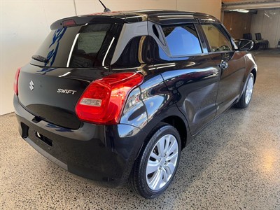 2017 Suzuki Swift - Thumbnail