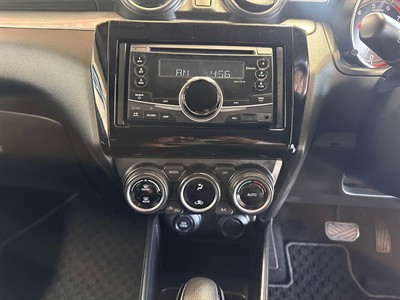 2017 Suzuki Swift - Thumbnail