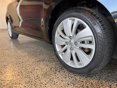 2017 Suzuki Swift - Thumbnail