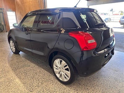 2017 Suzuki Swift - Thumbnail