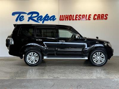 2014 Mitsubishi Pajero - Thumbnail