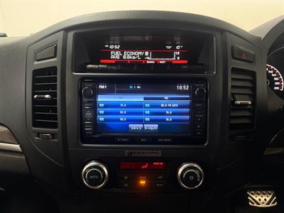 2014 Mitsubishi Pajero - Thumbnail