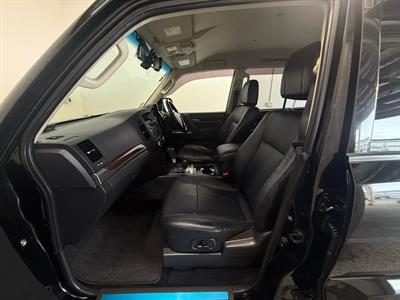 2014 Mitsubishi Pajero - Thumbnail