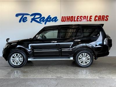 2014 Mitsubishi Pajero - Thumbnail