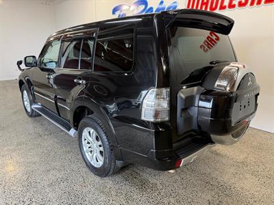 2014 Mitsubishi Pajero - Thumbnail