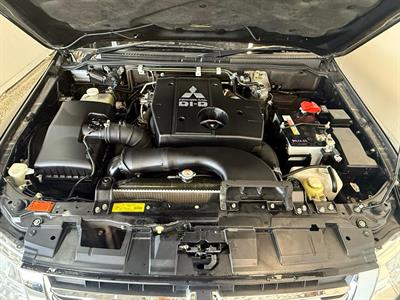 2014 Mitsubishi Pajero - Thumbnail