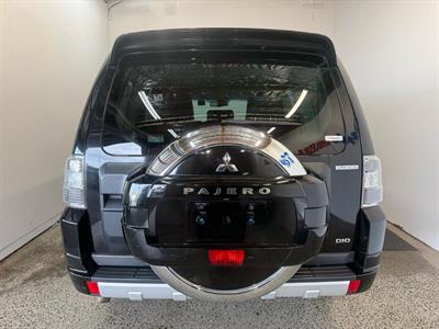 2014 Mitsubishi Pajero - Thumbnail