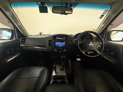 2014 Mitsubishi Pajero - Thumbnail