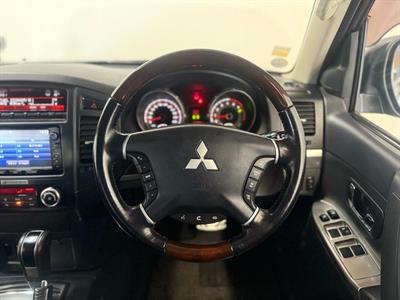 2014 Mitsubishi Pajero - Thumbnail