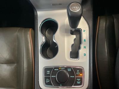 2011 Chrysler GRAND CHEROKEE - Thumbnail