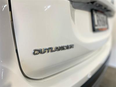 2018 Mitsubishi Outlander - Thumbnail
